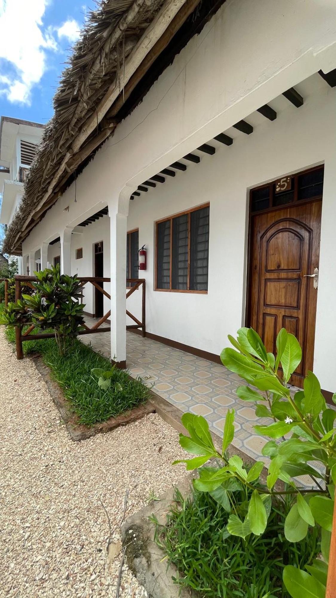 Aquarium Beach House Nungwi Exterior photo